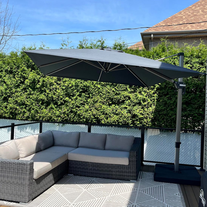 Parasol carré en aluminium décalé gris en porte-à-faux de 8 pi avec rotation à 360 ° et base Roena, Gris