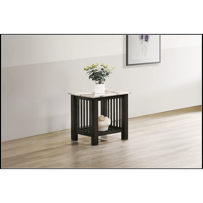 Ensemble de 3 tables d'appoint contemporaines avec dessus en faux marbre et rangement ouvert, parfait pour les salons modernes et élégants.