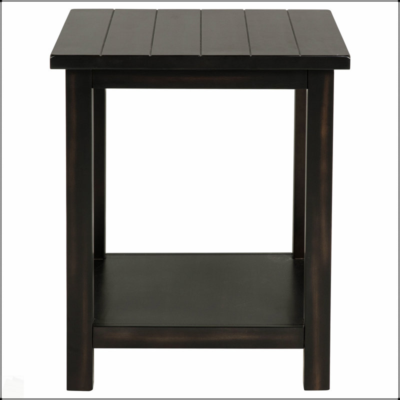 La table de bout Castleton en bois de Java vieilli avec tablette, parfaite pour un décor rustique et moderne, ajoute chaleur et fonctionnalité.