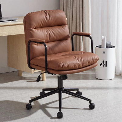 Chaise de bureau ergonomique à dossier moyen avec inclinaison à 40 ° en similicuir brun, accoudoirs rembourrés, pivotant à 360 °, chaise de travail à hauteur ajustable pour bureau à domicile, bureau d'ordinateur ou meuble-lavabo