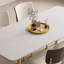 Table et chaises de style crème-102351832