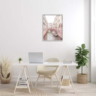 Photographie de Canal Boat City Water Bridge on Wood par Erin Marie