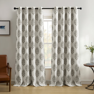 Panneau de rideau simple obscurcissant et isolant à motif de médaillons avec œillets Blanford