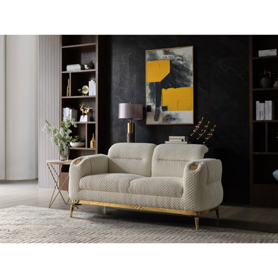 2 pièces, crème, salon, tissu doux, pieds décoratifs dorés, dossier rembourré, style moderne tout confort, structure en bois, accents, sièges mi-fermes, détente