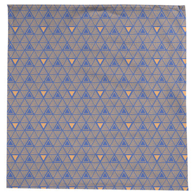 Nappe triangles dessinés à la main classiques