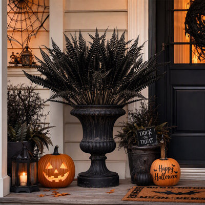 Tiges de fougère artificielles noires de Boston (ensemble de 12) - verdure en fausse fougère réaliste résistante aux rayons UV pour la décoration d'Halloween, jardinières de porche intérieur extérieur, porche avant, jardin, manteau de cheminée, boîte de fenêtre, décorations gothiques pour la maison, sans entretien