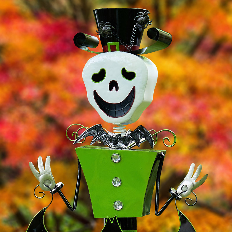 Figurines d'Halloween surdimensionnées Becca