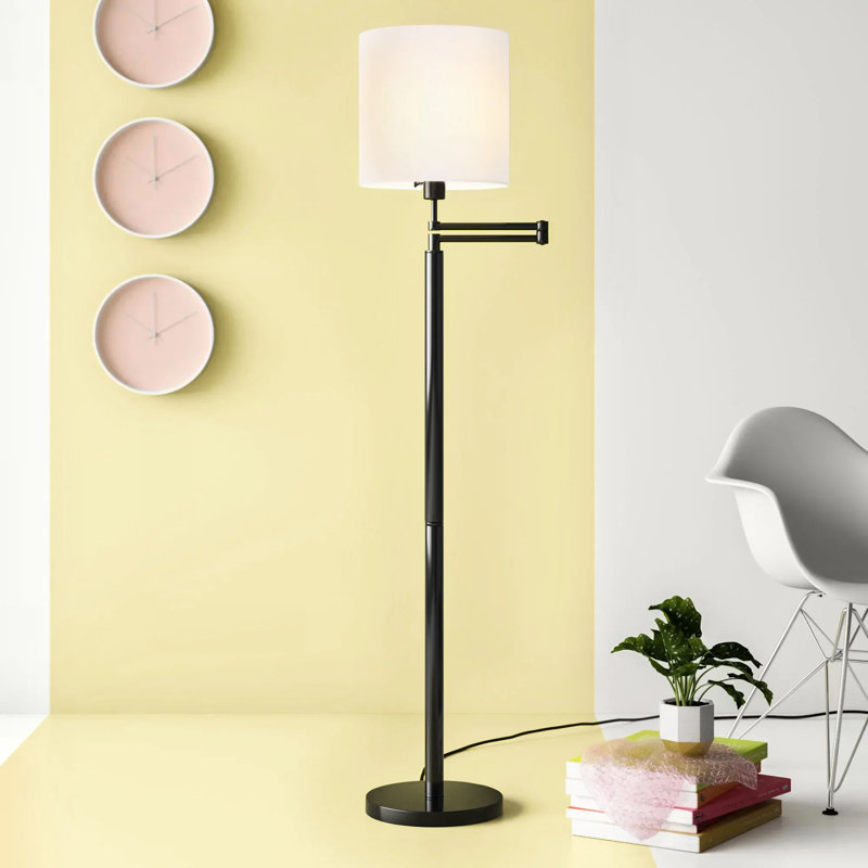 Lampe sur pied à bras pivotant 62 po Lakwan, Noir