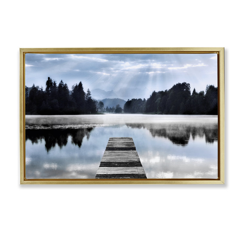 «Clouds & Trees Dock Reflection», art mural sur toile flottante, par Irene Weisz, H 17 po x l 25 po, Doré