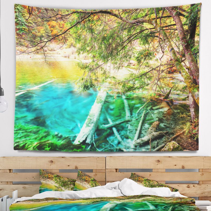 Tapisserie lac coloré avec troncs d'arbres, H 78 po x l 92 po