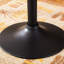 Table de bar carrée en métal noir et 2 tabourets pivotants ajustables en similicuir pour intérieur de bureau