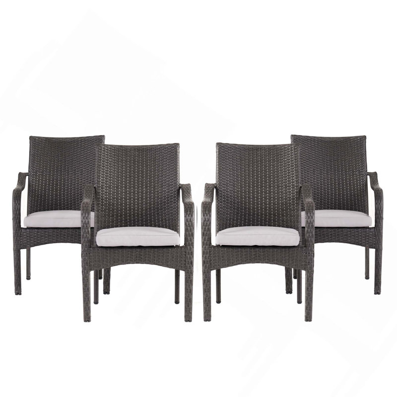 Ensemble de 4 chaises empilables en rotin d'extérieur avec structure en fer et coussins résistants à l'eau pour un confort de patio et une conception peu encombrante