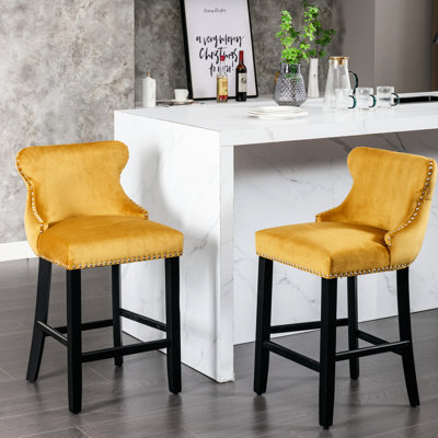 Fauteuil à oreilles contemporain en velours avec dossier et garniture cloutée de style contemporain, style loisir, de 2, profondeur 22, largeur 19, hauteur 37, doré, hauteur, 16,5 lb, style