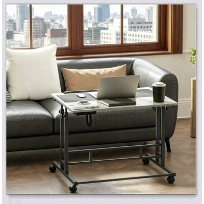 Bureau debout réglable pour une meilleure ergonomie et une meilleure utilisation de l'espace, parfait pour la maison et le bureau