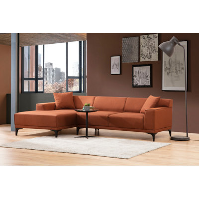 Canapé d'angle moderne, revêtement en tissu orange, 57,1 po x 98,4 po x 33,9 po | Structure en bois de hêtre et en carton, 100% polyester, nettoyage à sec | 2 coussins inclus, coussins fixes rembourrés de mousse et de plumes, design industriel élégant