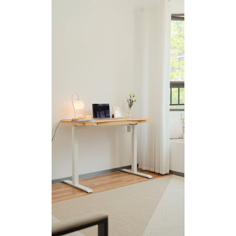 Bureau debout électrique en bois massif 48 po avec tiroirs, chargeur sans fil intégré, bureau d'ordinateur en bambou à hauteur ajustable, chêne / blanc