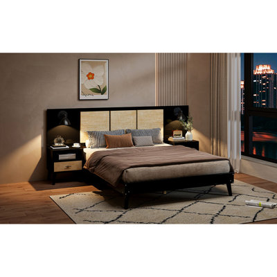 Grand cadre de lit en bois massif avec 2 tables de chevet pratiques et lampes, Union, noir pour une taille de chambre à coucher confortable et lampes. Bois, aspect