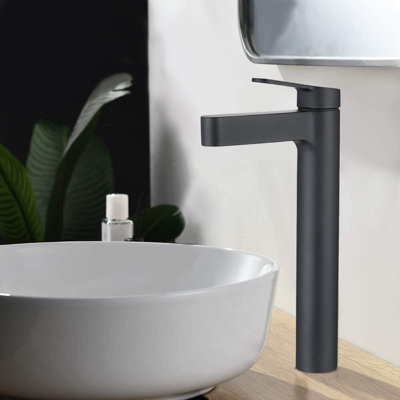 Single Hole Bathroom Faucet with Drain Assembly
