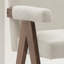 Tabouret de comptoir rembourré en bois de noyer avec accoudoirs de 25,5 po Brittnie-1057780120