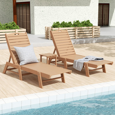 Chaise longue inclinable longue de 78,2 po avec table Laguna