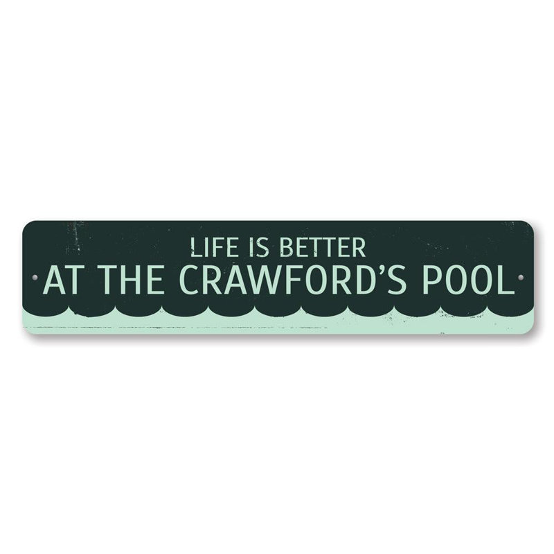 Enseigne en aluminium Life Is Better At The Pool, H 4 po x l 18 po x P 0,04 po