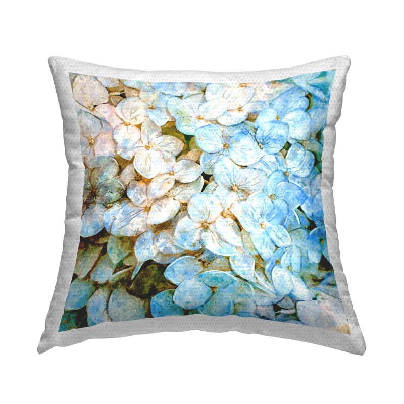 Coussin d'extérieur à gros plan avec imprimé de pétales d'hortensia par Ziwei Li