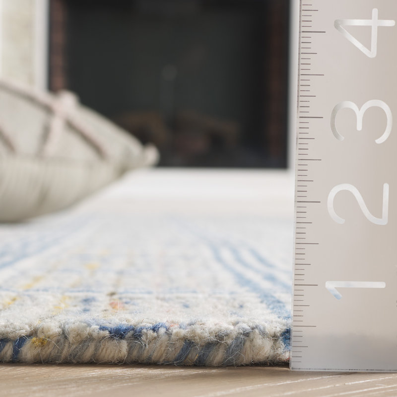 Ivory and Blue Hand-Tufted Wool Area Rug, 5' x 8'
