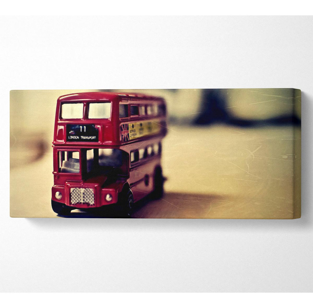 Old English Bus Toy - Kunstdrucke auf Leinwand