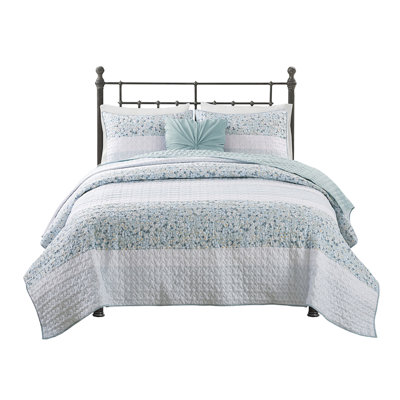 Seersucker Quilt With Throw Pillow - And Long-Lasting Bedroom Bedding 4 Piece Modern Option