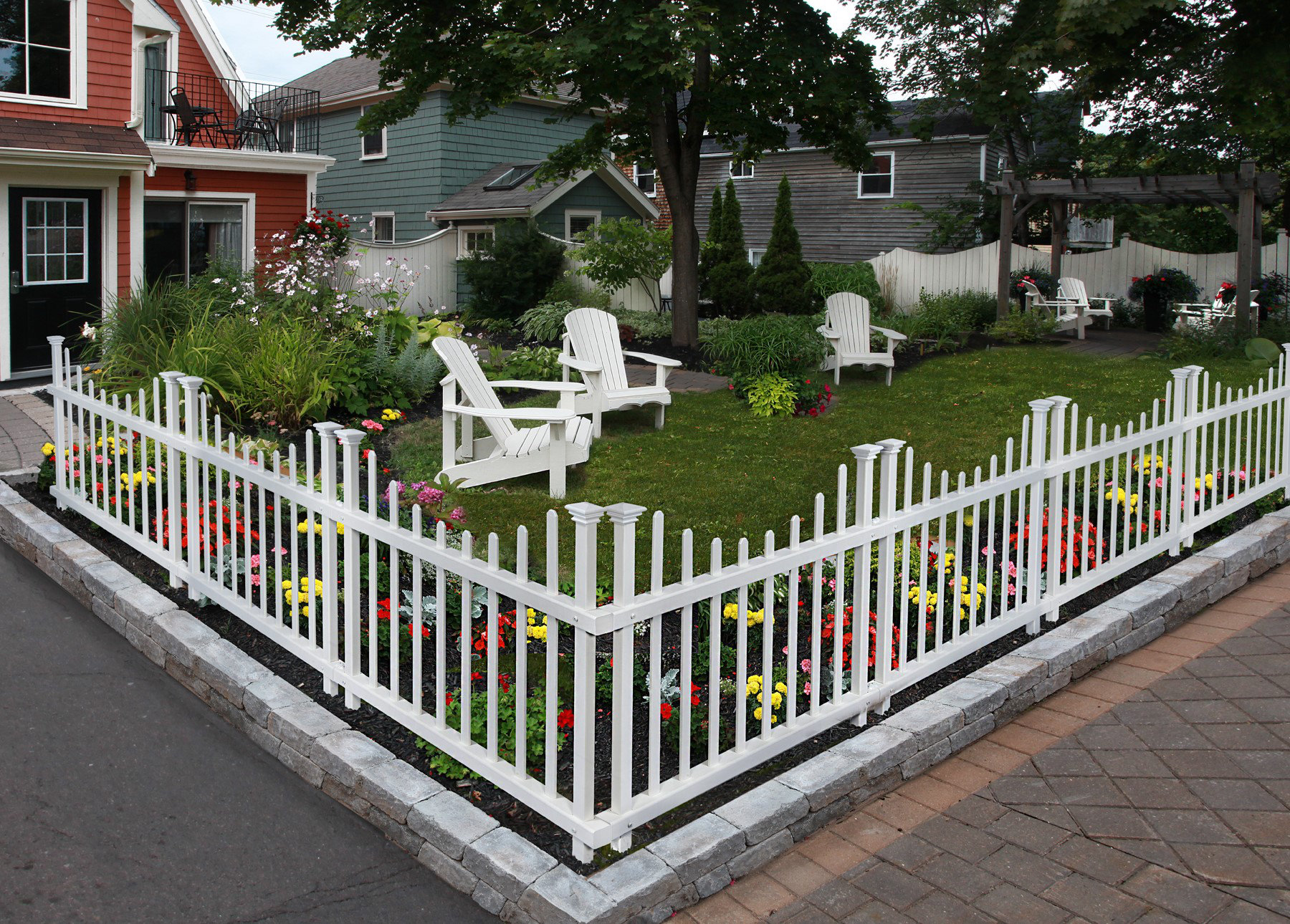 18 in. H 36 in. W White Wood Picket Garden Fence