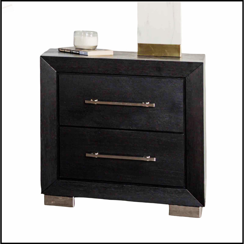 Table de chevet de style contemporain avec pieds chromés, tiroirs à queue d'aronde à fermeture douce et poignées en métal pour les chambres à coucher modernes