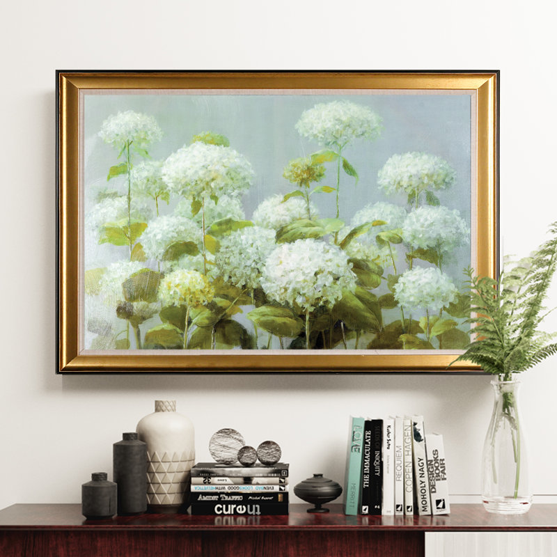 " White Hydrangea Garden "