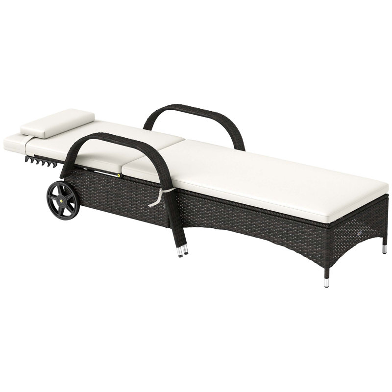 Chaise longue en osier de rotin Outsunny PE, dossier réglable en hauteur, roues mobiles, structure café foncé avec coussin blanc crème