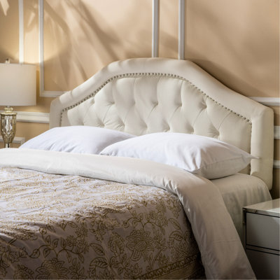 Grande et grande tête de lit de style contemporain, rembourrée avec des détails de coutures à losanges, décorations cloutées, assemblage requis pour les lits, contemporain, glamour,