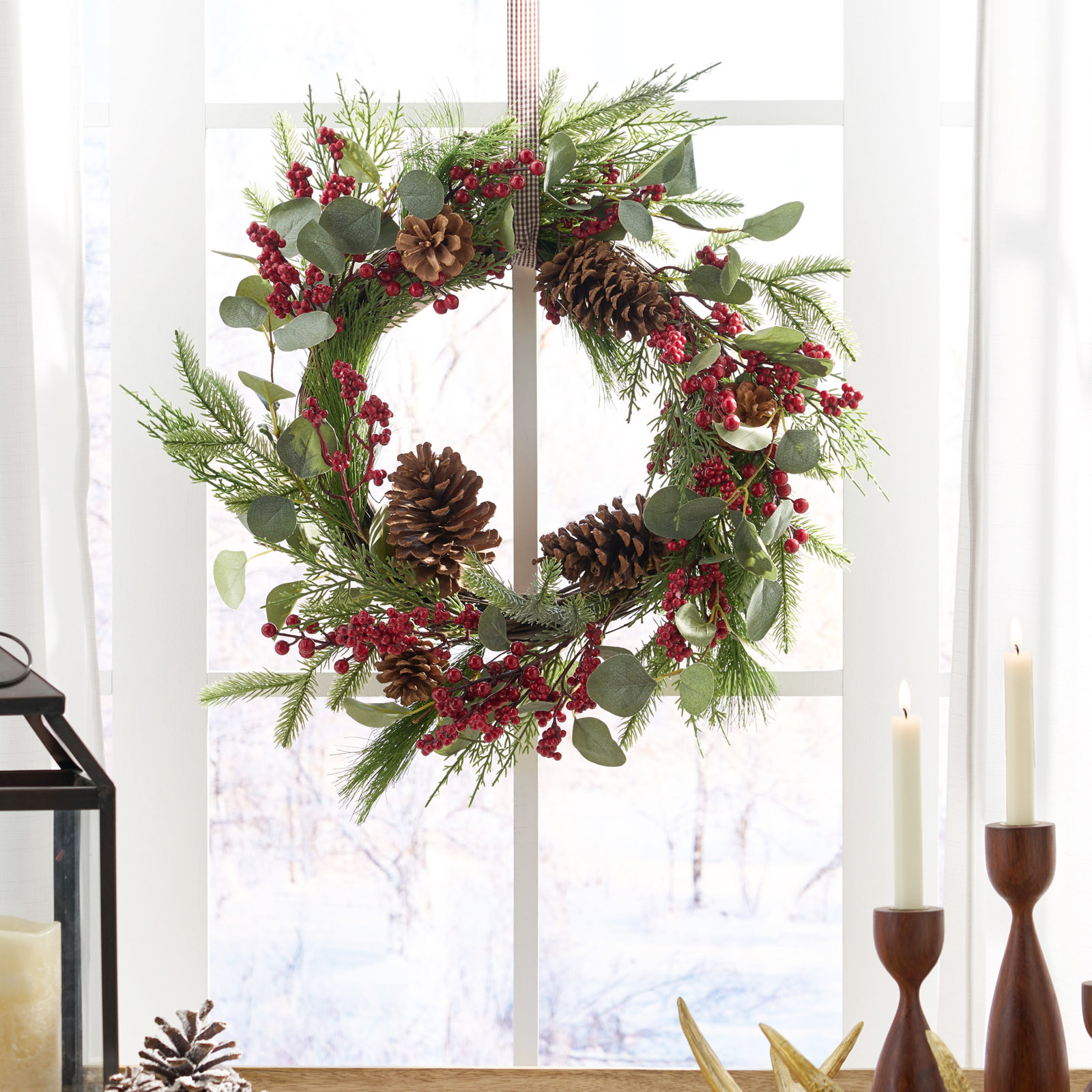 Dore 22'' Handcrafted Polyester Wreath