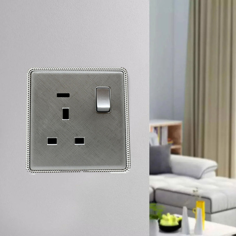 Brandov Wall Mounted Socket, Black