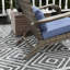 Chaise de patio avec coussins d'extérieur gris et rembourrés