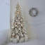 Arbre de Noël 8 pi en PE / PVC avec 1000 lumières DEL blanc chaud - 1634 pointes, 44 pommes de pin naturelles, effet enneigé, branches articulées, base en métal-2035959274