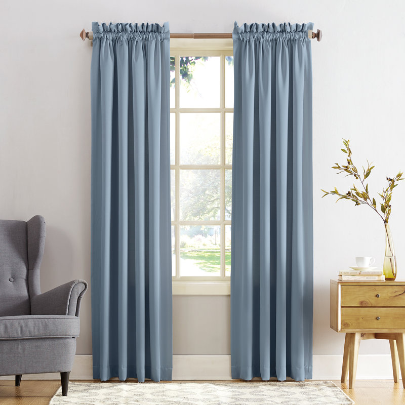 Panneau de rideau obscurcissant en polyester Millen, l 54" x L 84", Bleu rétro