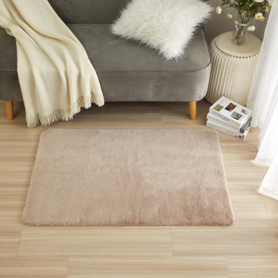 Tapis en fausse fourrure de lapin Emaline