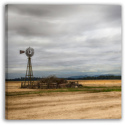 «Rustic Windmill in Open Field», art mural sur toile tendue