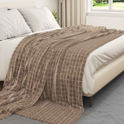 5.2-31 Throw Blanket