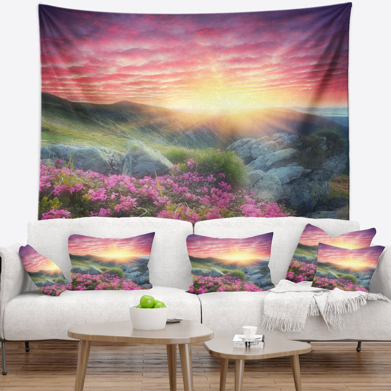 Le matin en polyester avec des fleurs dans des montagnes tapisserie avec accessoires suspendus inclus, H 50 po x l 60 po