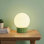 Petite lampe de table en verre 6,9 po avec abat-jour sphérique givré et base en résine, lampe de chevet à intensité variable avec douille E12, homologuée UL, ampoule non incluse, lumière décorative minimaliste moderne pour la chambre à coucher, la table de chevet et le bureau