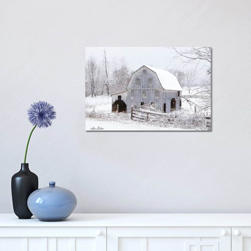 «Blue Tinted Barn» par Lori Deiter - photographie sur toile tendue, H 12 po x l 18 po x 1,5 po