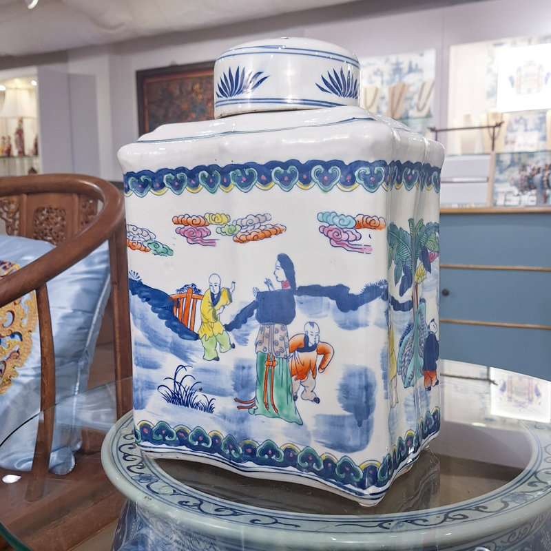Pot en porcelaine fait à la main