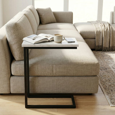 Table de bout industrielle Skyler en marbre véritable avec structure en métal, assemblée