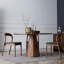 Ingéniosité pour créer une table de salle à manger en bois massif-590557891