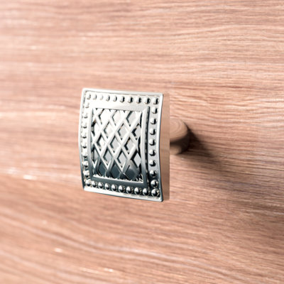 Trevi 1 1/4" Length Square Knob