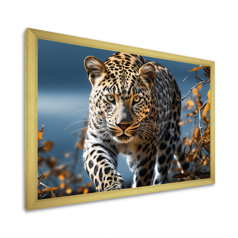 Leopard Sleek Leopard On Canvas Print, Cadre doré à une seule photo, H 34 po x l 44 po x P 1,5 po